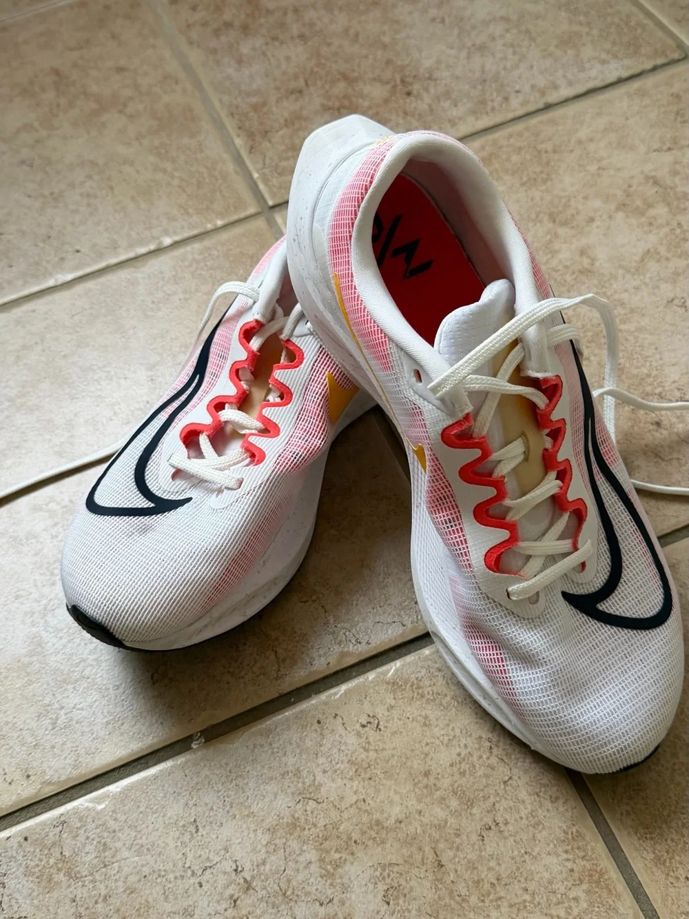 Nike - Zoom Fly 5 'White Bright Crimson' . Men US 11